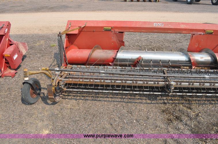 image for item A5993 1985 Case IH 810 pickup header