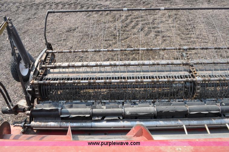 image for item A5993 1985 Case IH 810 pickup header