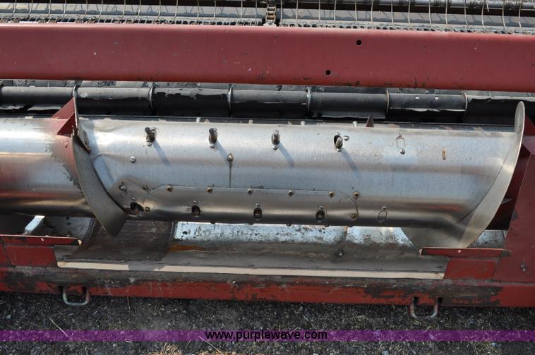 image for item A5993 1985 Case IH 810 pickup header