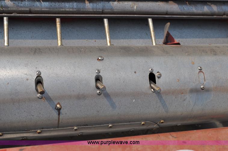 image for item A5993 1985 Case IH 810 pickup header