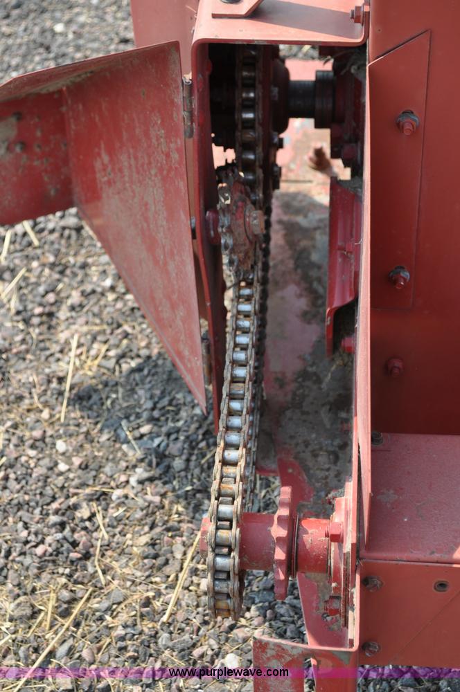 image for item A5993 1985 Case IH 810 pickup header