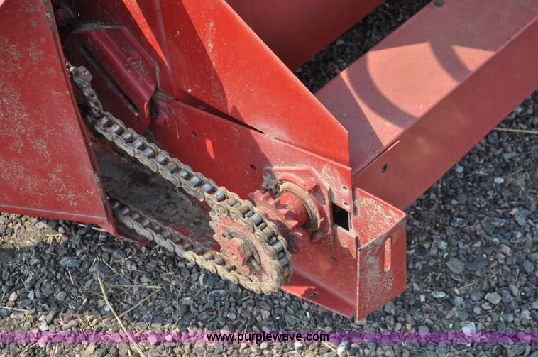 image for item A5993 1985 Case IH 810 pickup header