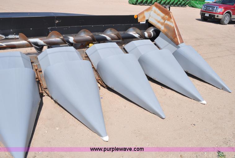 image for item A5999 1999 AGCO Gleaner corn header