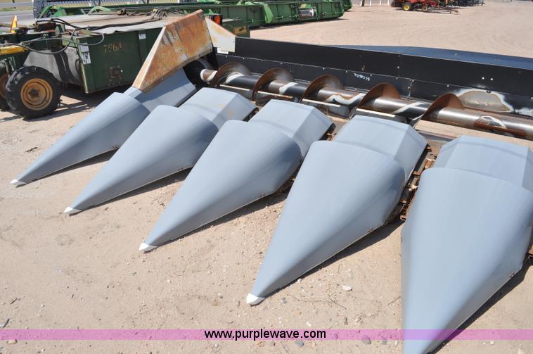 image for item A5999 1999 AGCO Gleaner corn header