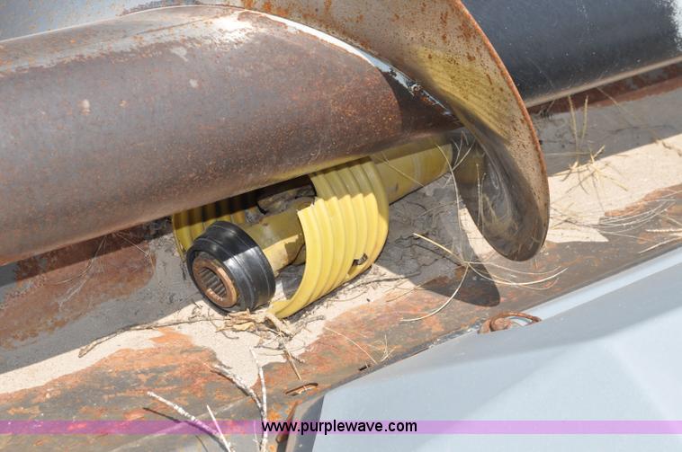 image for item A5999 1999 AGCO Gleaner corn header