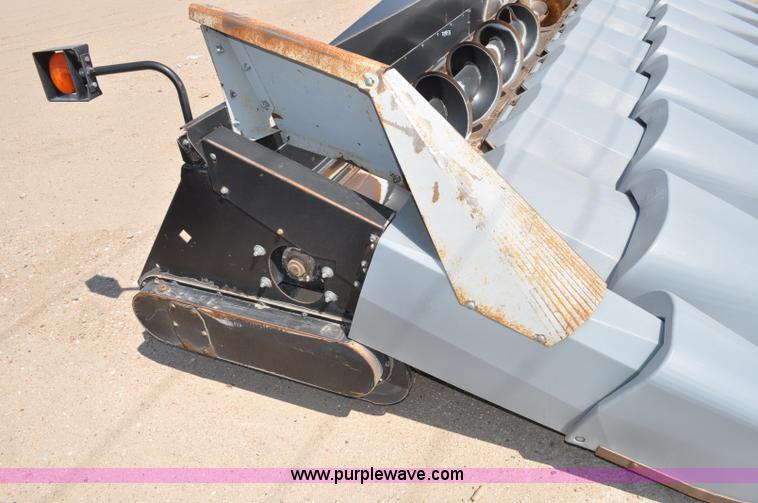 image for item A5999 1999 AGCO Gleaner corn header