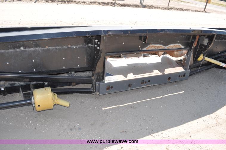 image for item A5999 1999 AGCO Gleaner corn header