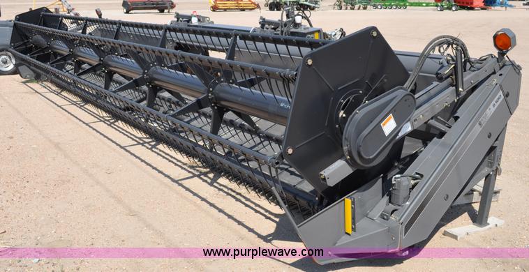 image for item A6000 2009 AGCO Gleaner 5100-30 30' draper header