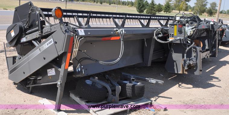 image for item A6000 2009 AGCO Gleaner 5100-30 30' draper header