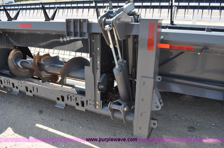 image for item A6000 2009 AGCO Gleaner 5100-30 30' draper header