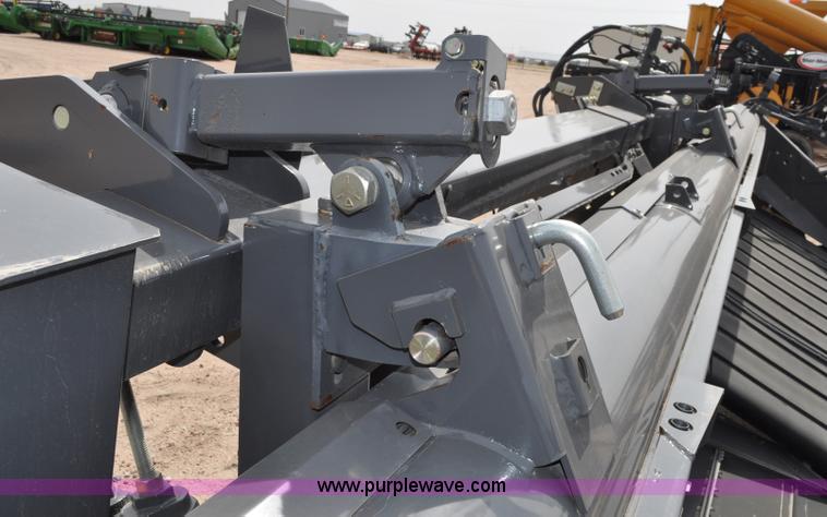 image for item A6000 2009 AGCO Gleaner 5100-30 30' draper header