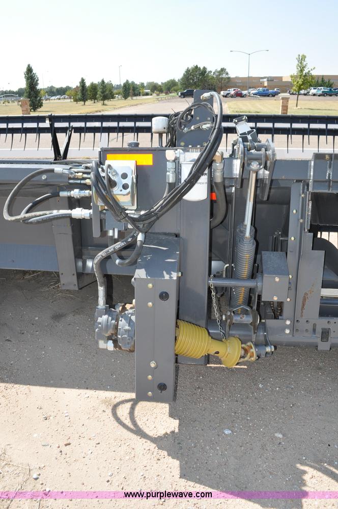 image for item A6000 2009 AGCO Gleaner 5100-30 30' draper header