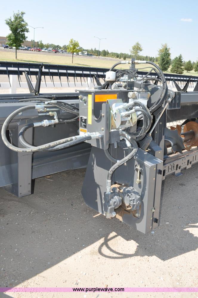 image for item A6000 2009 AGCO Gleaner 5100-30 30' draper header