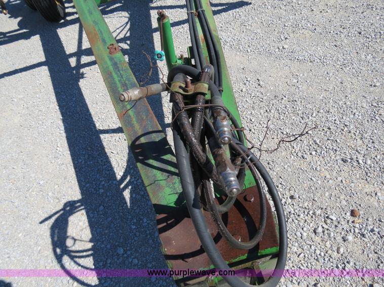 image for item B2477 1999 John Deere 610 32' chisel