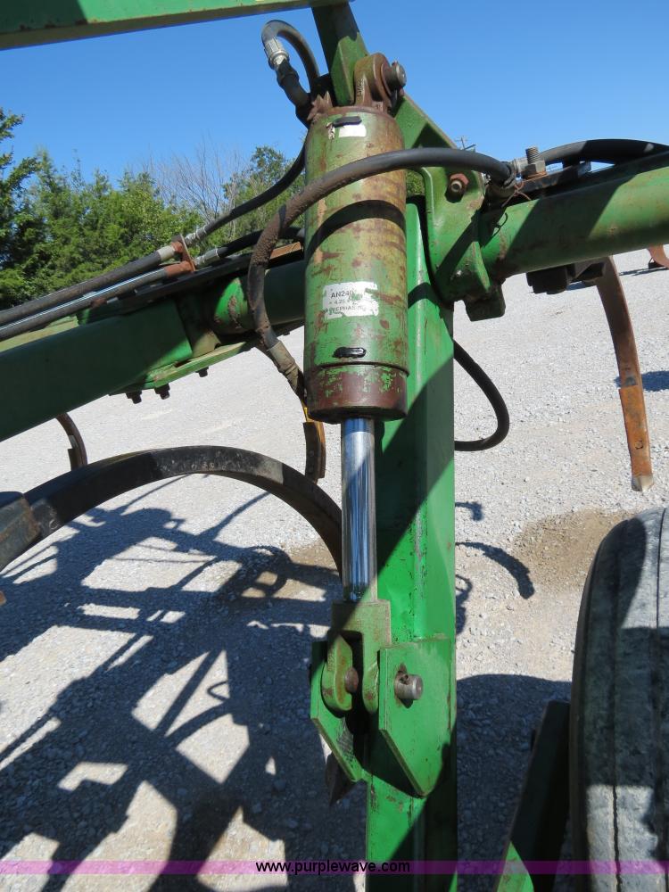 image for item B2477 1999 John Deere 610 32' chisel