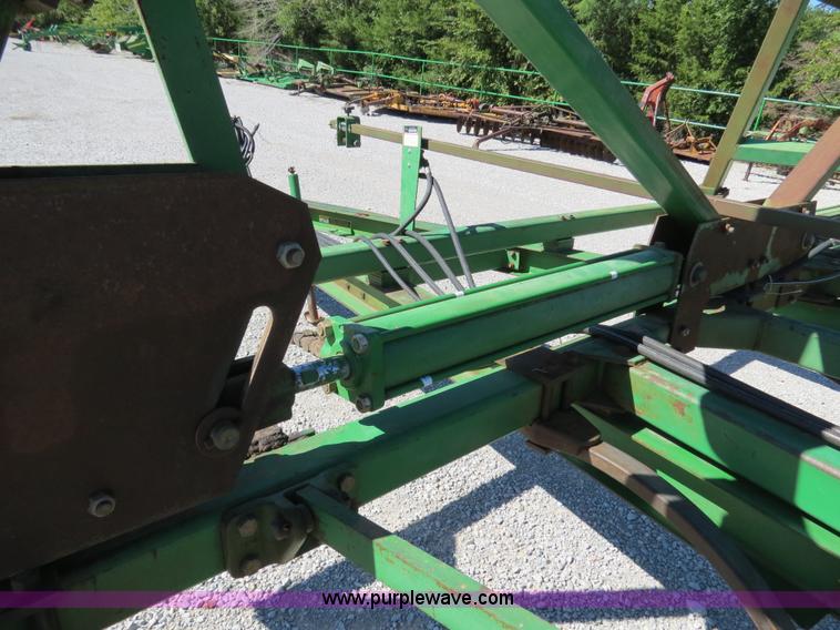 image for item B2477 1999 John Deere 610 32' chisel