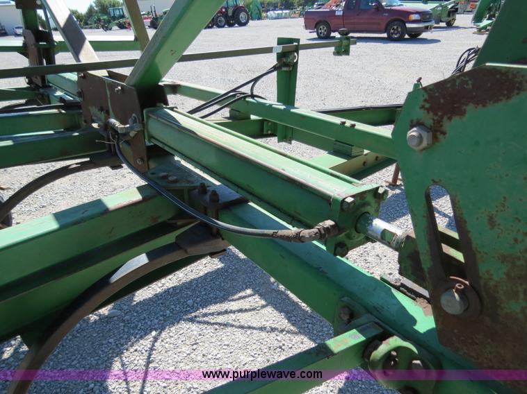 image for item B2477 1999 John Deere 610 32' chisel