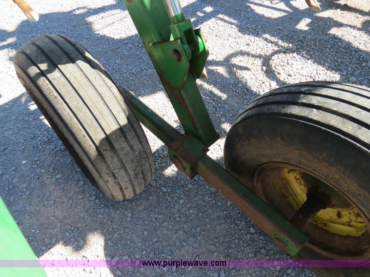 image for item B2477 1999 John Deere 610 32' chisel