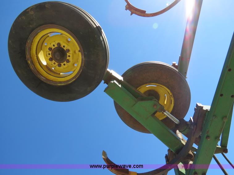 image for item B2477 1999 John Deere 610 32' chisel