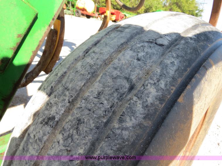 image for item B2477 1999 John Deere 610 32' chisel