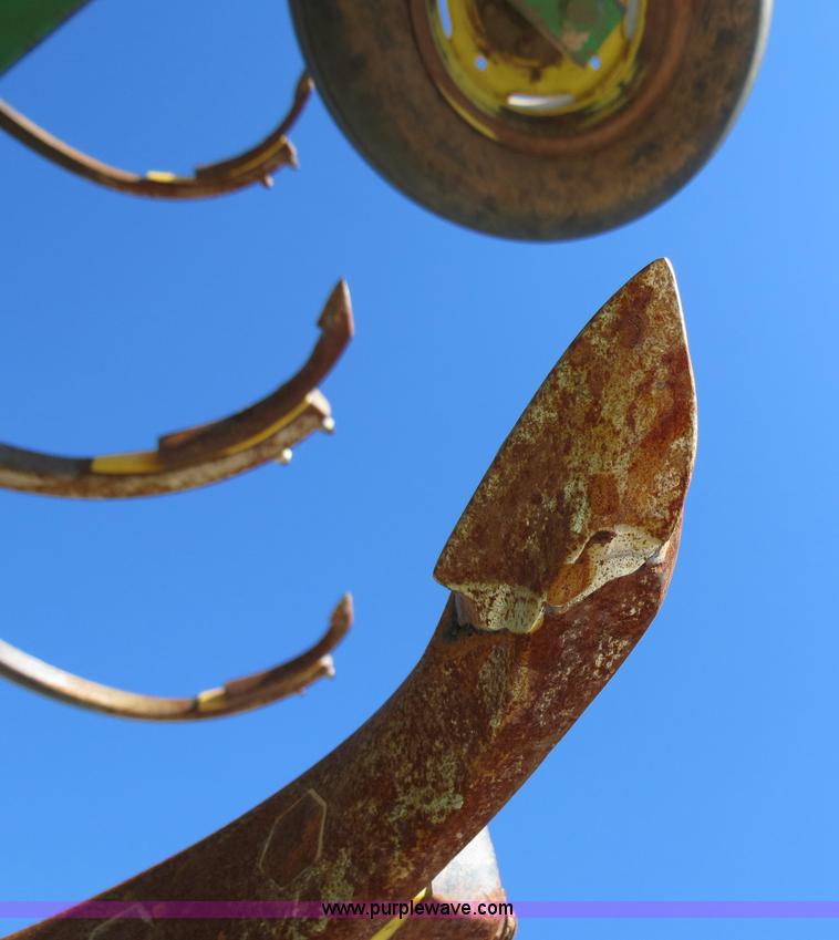 image for item B2477 1999 John Deere 610 32' chisel