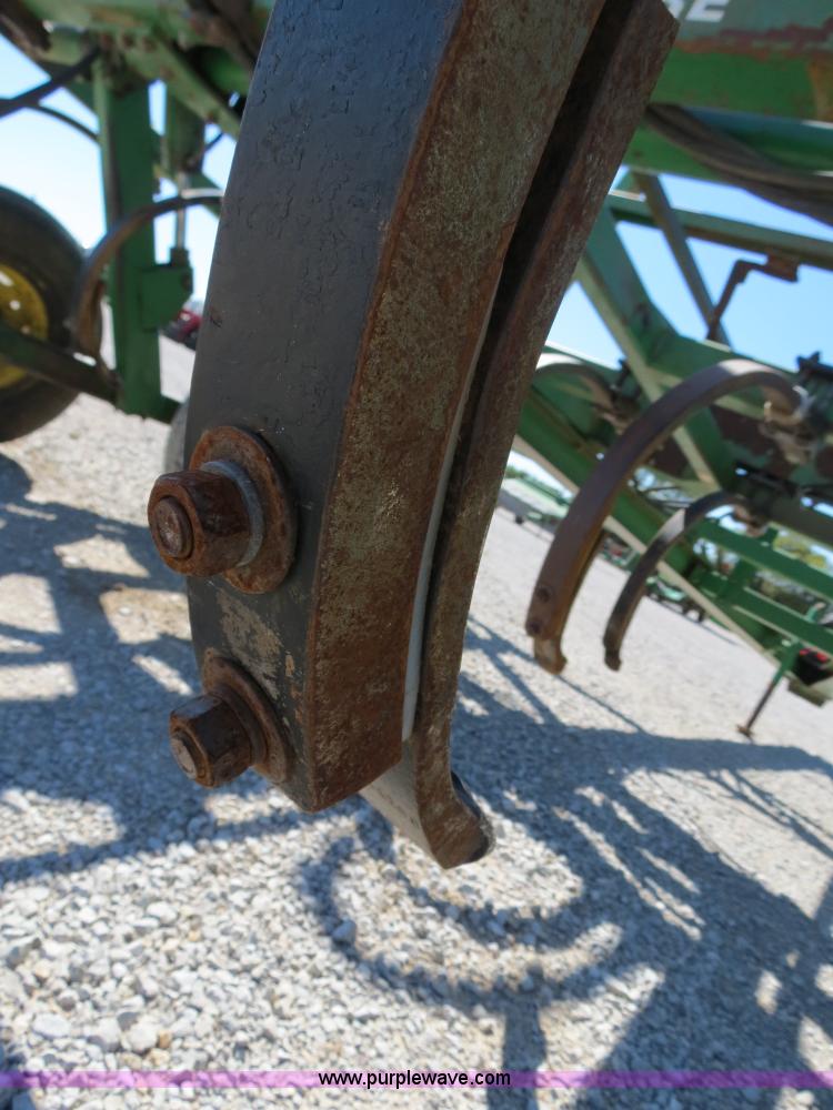 image for item B2477 1999 John Deere 610 32' chisel