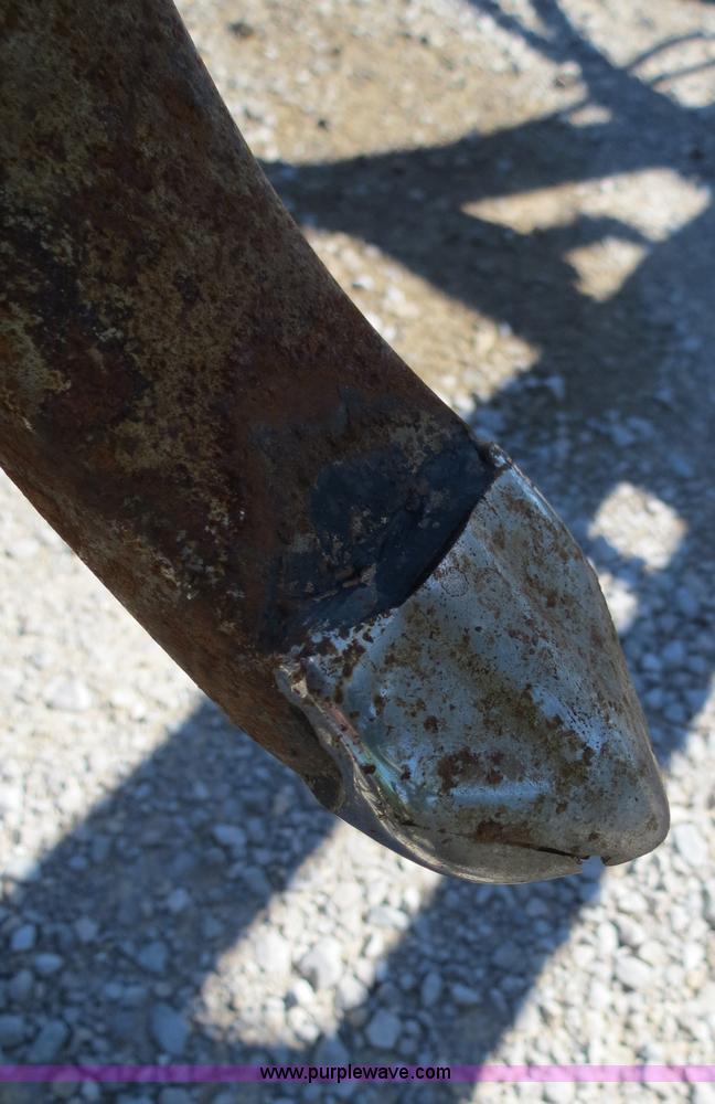 image for item B2477 1999 John Deere 610 32' chisel