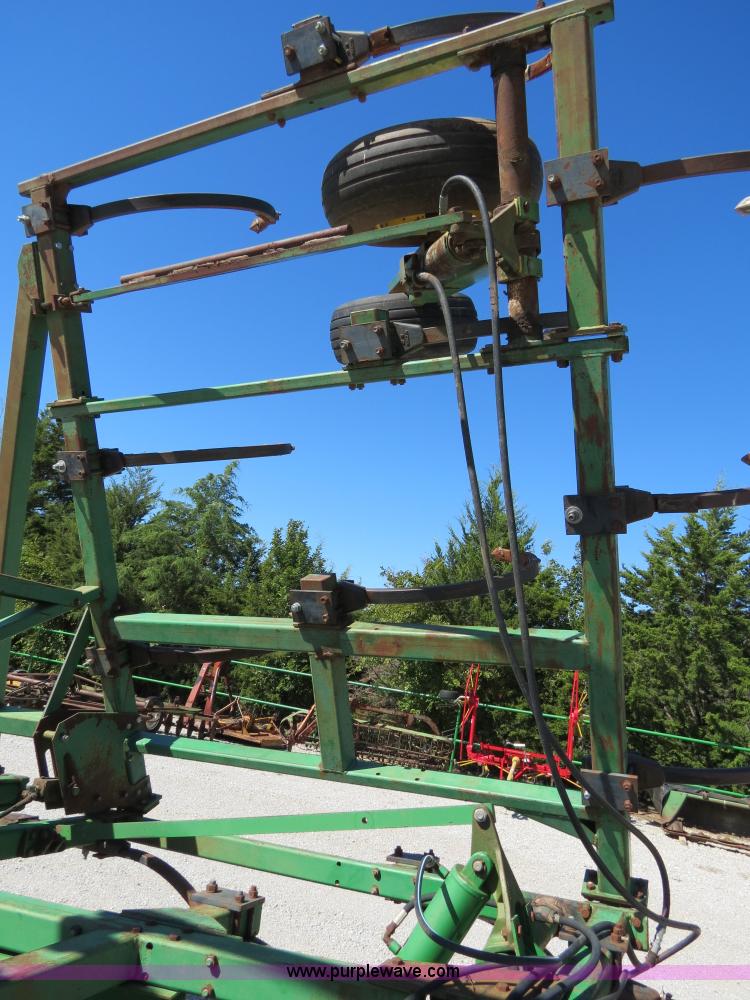 image for item B2477 1999 John Deere 610 32' chisel