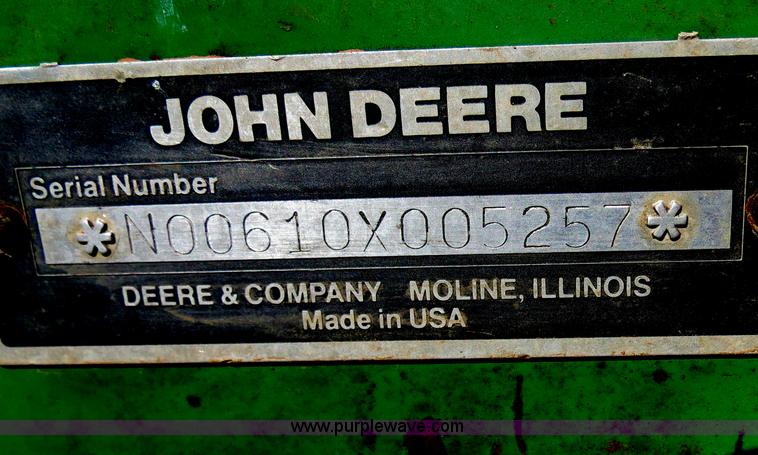 image for item B2477 1999 John Deere 610 32' chisel