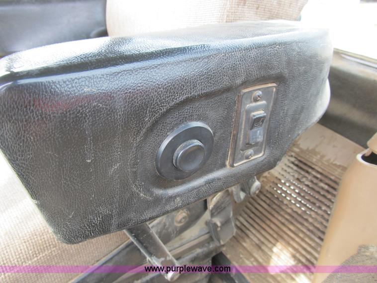 image for item B2855 1996 John Deere 7800 MFWD tractor