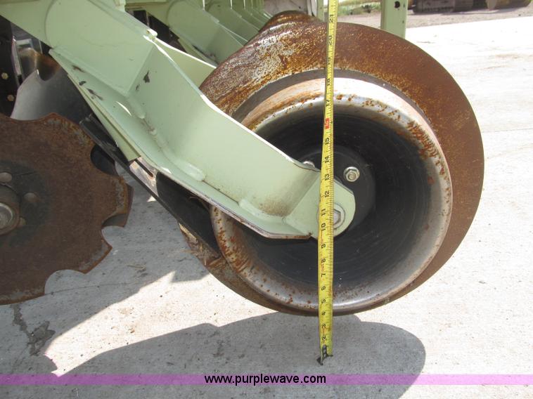 image for item B5217 2007 Orthman 1 tRIPr strip tiller