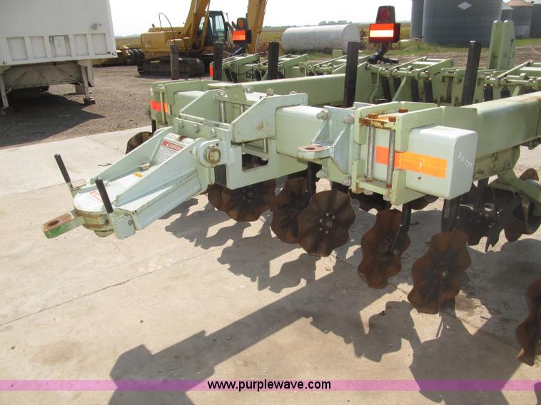 image for item B5217 2007 Orthman 1 tRIPr strip tiller