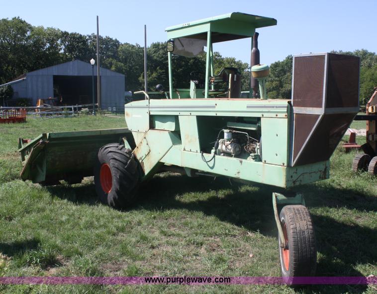 image for item B6889 Owatonna 270 self-propelled swather