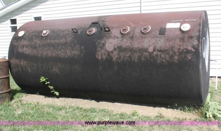 image for item B6898 2,000 gallon fuel tank