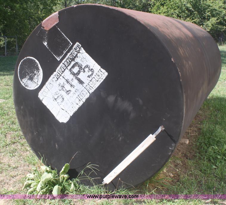 image for item B6898 2,000 gallon fuel tank