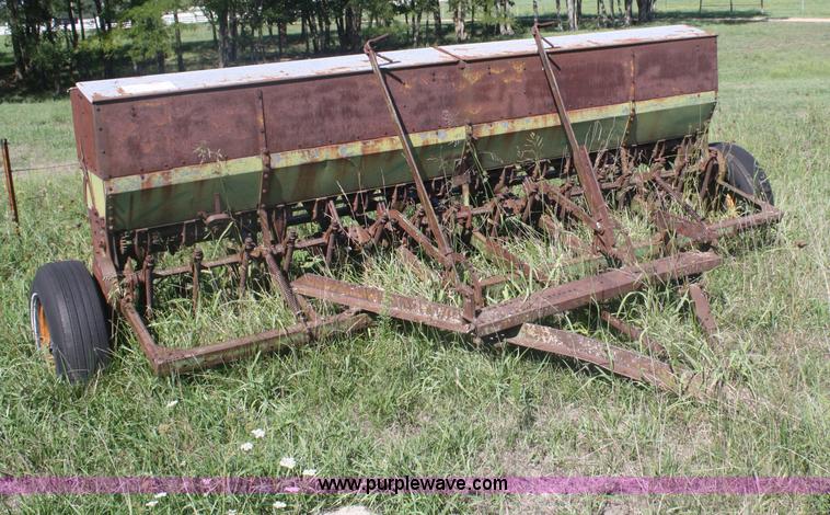 image for item B6901 John Deere FBA drill