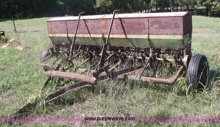 image for item B6901 John Deere FBA drill