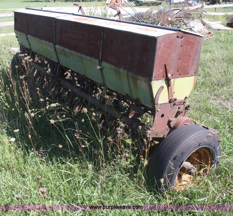 image for item B6901 John Deere FBA drill