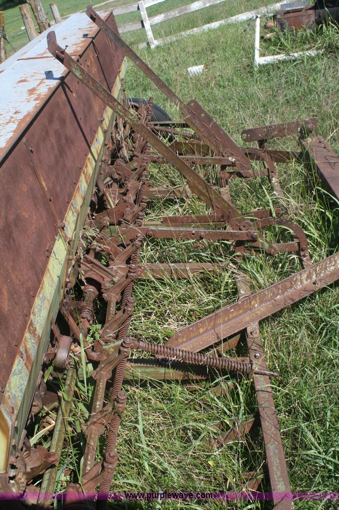 image for item B6901 John Deere FBA drill