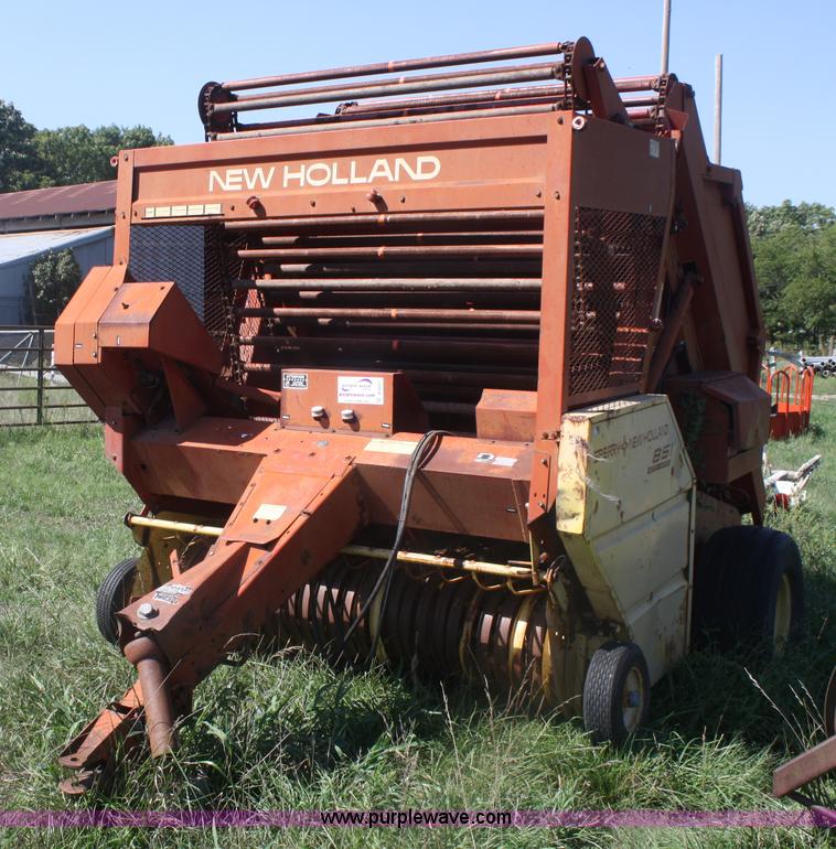 image for item B6917 1980 New Holland 851 round baler