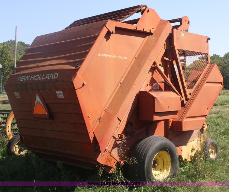 image for item B6917 1980 New Holland 851 round baler