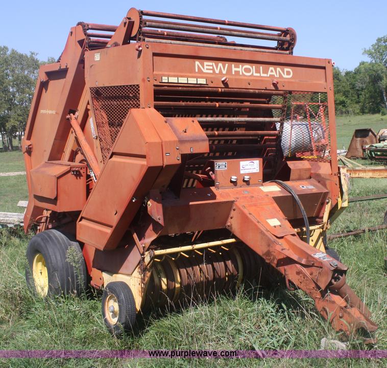 image for item B6917 1980 New Holland 851 round baler