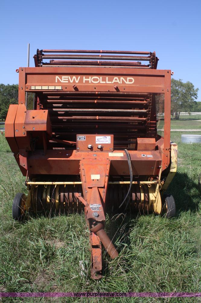 image for item B6917 1980 New Holland 851 round baler