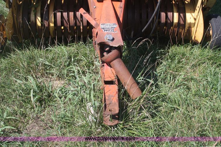 image for item B6917 1980 New Holland 851 round baler