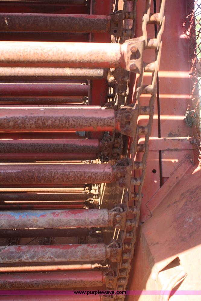 image for item B6917 1980 New Holland 851 round baler