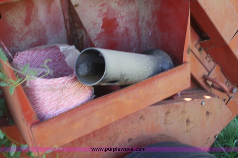 image for item B6917 1980 New Holland 851 round baler