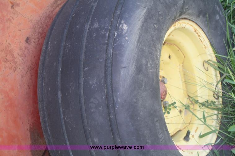 image for item B6917 1980 New Holland 851 round baler