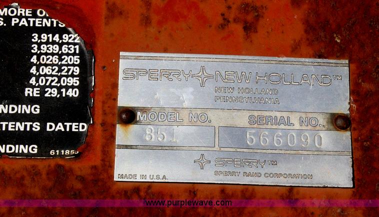 image for item B6917 1980 New Holland 851 round baler