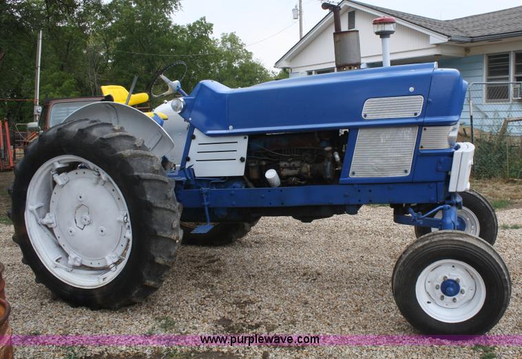 image for item B6934 1963 Ford 6000 tractor