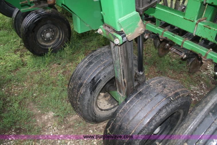 image for item B6985 Great Plains Solid Stand 15 No-Till drill